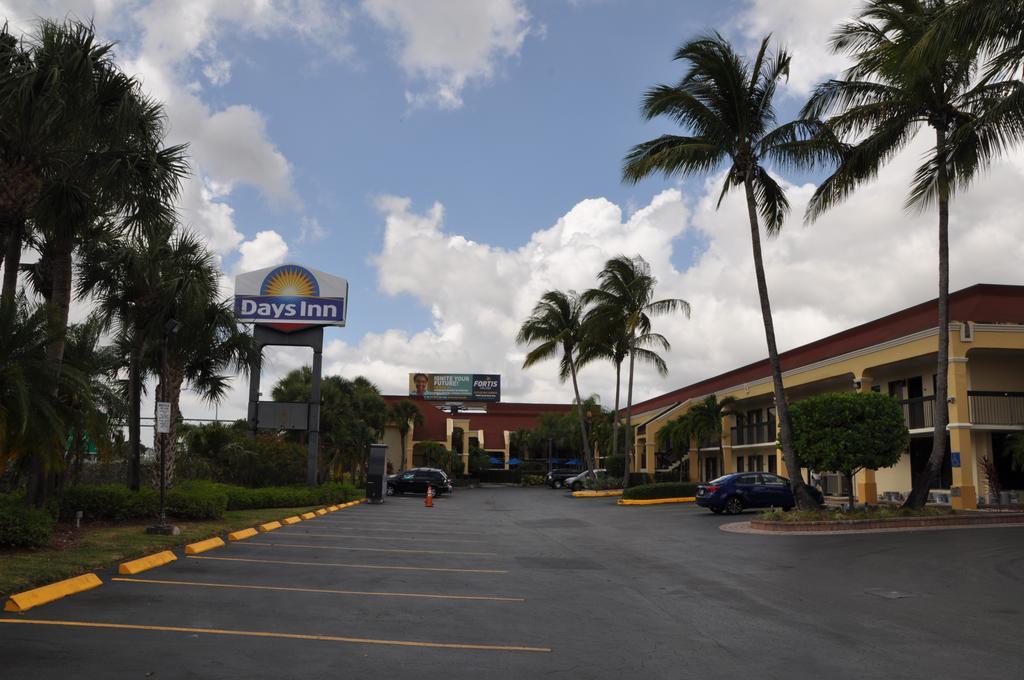 Days Inn By Wyndham Florida City Esterno foto