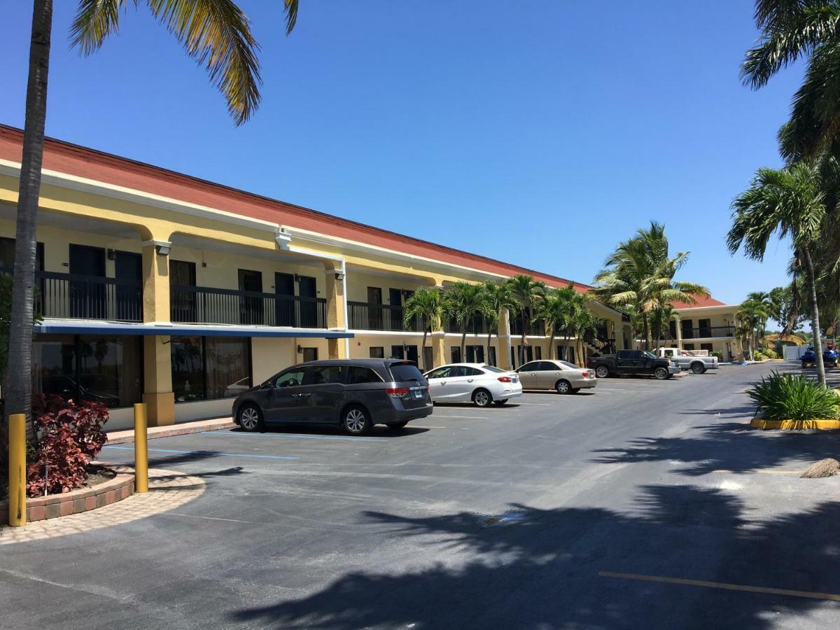 Days Inn By Wyndham Florida City Esterno foto